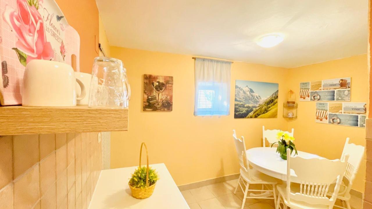 Colorful And Happy Apartment Sukosan - With Parking Dış mekan fotoğraf